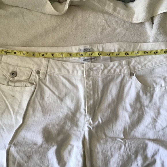 Liz Claiborne White Women Jeans - Picture 6 of 12